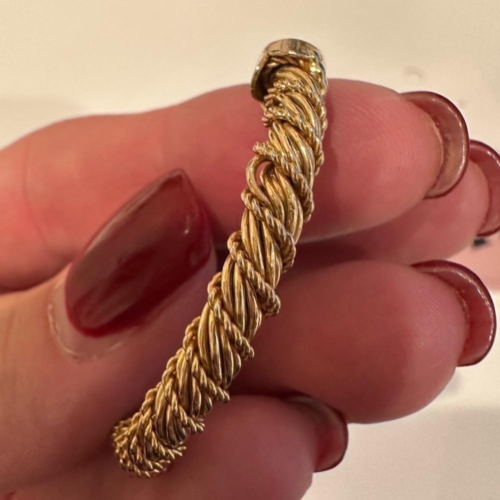 Large fun gold hoop earrings, clip - Picture 8 of 8